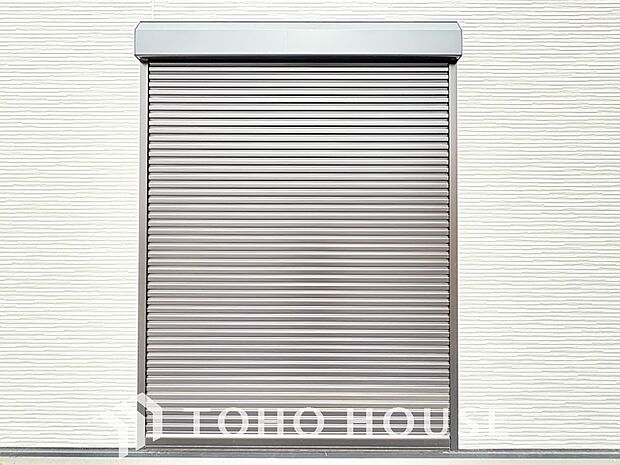 戸建にも防犯機能シャッターを完備しております。寒い冬でも中から開閉が可能ですのでラクラクな所も便利です。