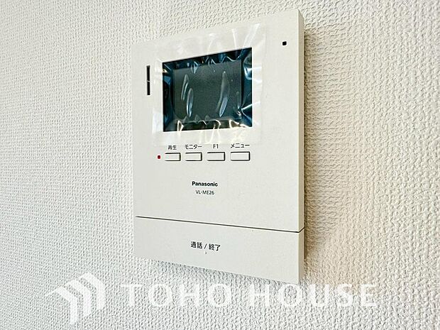 誰が来てもわかる様にモニター付きインターホンを設置。家事導線を考慮した個所に設置し、防犯性と利便性に優れ快適と安らぎを合わせた優しい設計。