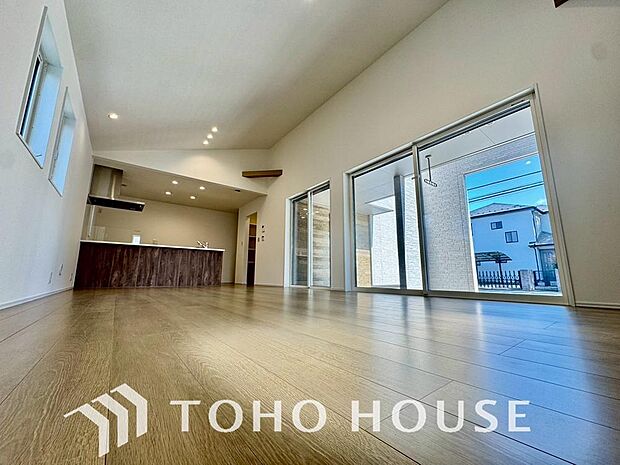 作り手の「気持ちの良いリビングでお過ごししていただきたい」という思いを感じさせます。