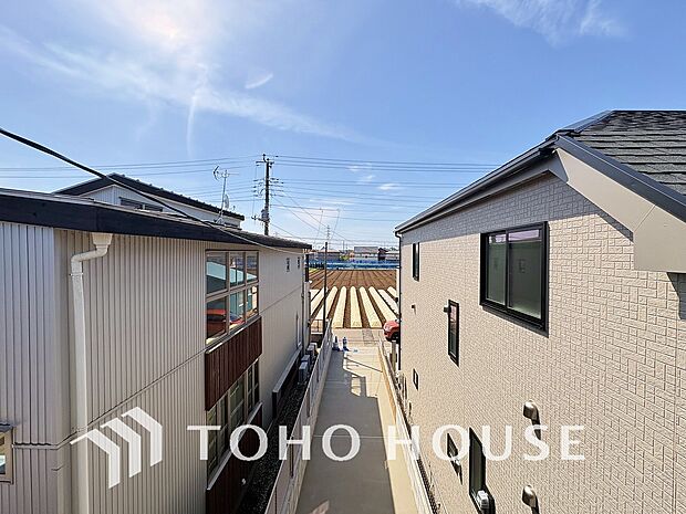 その豊かな眺望にふさわしい空間には、通風・採光にも優れ、心地よい光と風があふれています。