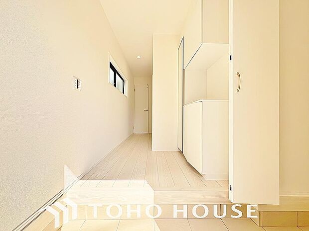 毎日みんなを見送り、そして迎え入れる場所だから。帰りたくなる家をテーマに設計した、自慢の玄関です。
