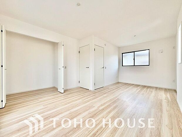 一日の疲れを癒やしてくれる主寝室。時を忘れて過ごす場所として過ごせるお部屋。