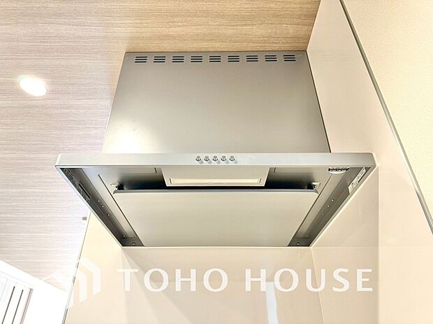 最新のレンジフードは静音性や省エネ性能が向上しデザインもスタイリッシュ。効率的な換気で料理を快適に。