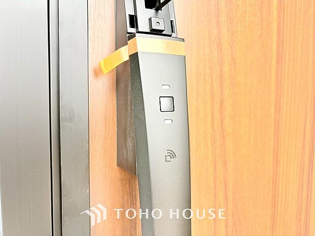 防犯対策への意識が高まっている最近では、補助錠として鍵穴のない電子錠を選ぶ方も増えています。