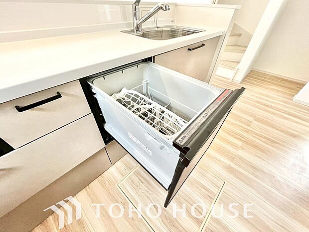 高温水や高圧水流を使う事で効率よく食器洗浄できます。殺菌効果も高いので哺乳瓶等を洗う際にも便利です。