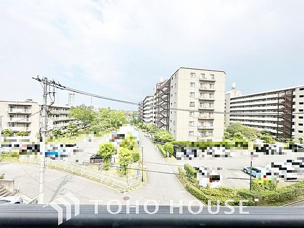 豊かな眺望にふさわしい空間には、優れた通風と採光により、心地よい光と風があふれています。圧倒的な開放感と、四季の移ろいを肌で感じる贅沢な住み心地。この地ならではの特別な情景を、ぜひ現地でご体感下さい。