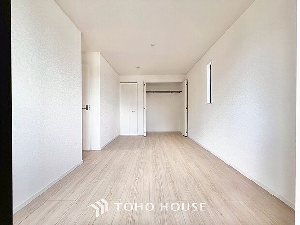 快適な光を取り入れ、心地よい風を取り入れます。心と体をゆったりと安らげる寝室。