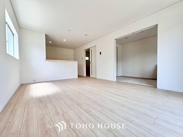 造りこんだ空間演出の妙が生み出す光と質のハーモニーはこの住宅のクオリティの良さを実感させてくれます。