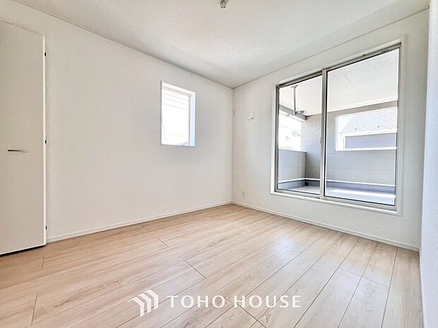 一日の疲れを癒やしてくれる主寝室。時を忘れて過ごす場所として過ごせるお部屋。