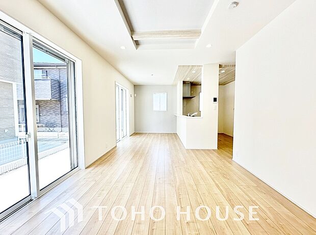 広々としたLDKは、家族が自然に集まりやすく、一緒に過ごす時間を楽しめる工夫が施されています。