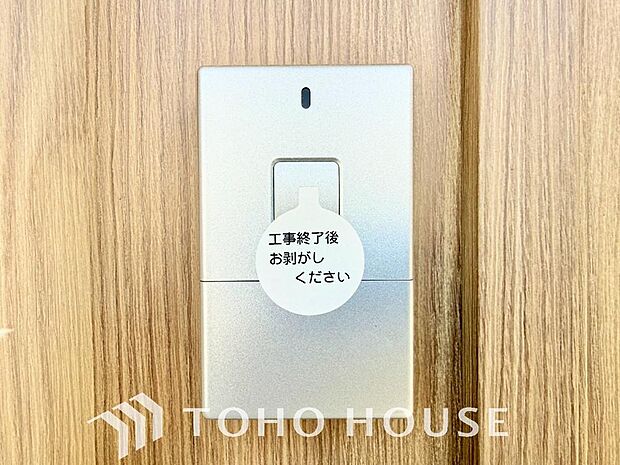 防犯対策への意識が高まっている最近では、補助錠として鍵穴のない電子錠を選ぶ方も増えています。