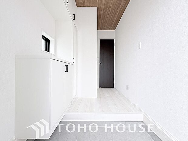 ダウンライトを使用しお洒落に演出。帰りたくなる家をテーマに設計。いつも「人」と「家」の間に・・・。