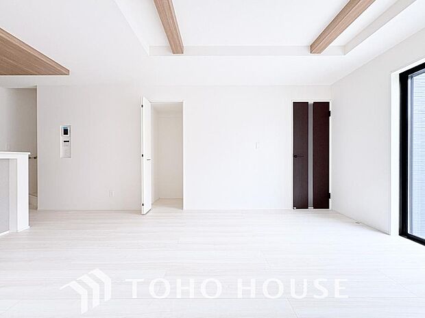 造りこんだ空間演出の妙が生み出す光と質のハーモニーはこの住宅のクオリティの良さを実感させてくれます。