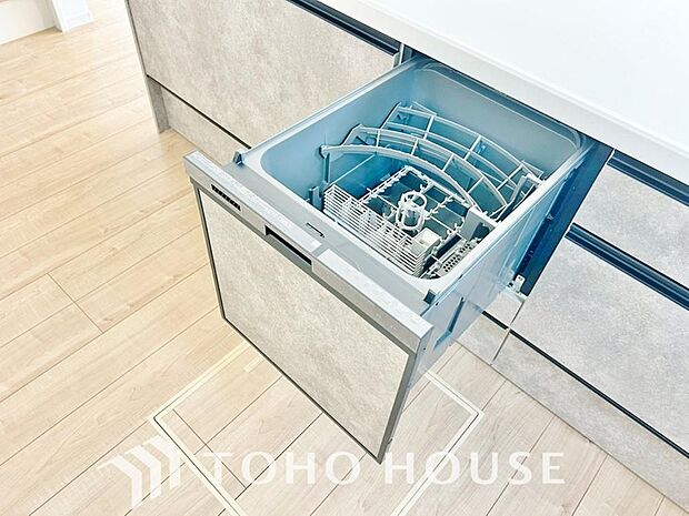 「ビルトインタイプ食器洗乾燥機」通常の手洗いでは使用出来ないほど高温のお湯や高圧水流を使うことにより汚れを効果的に落とすことができる。