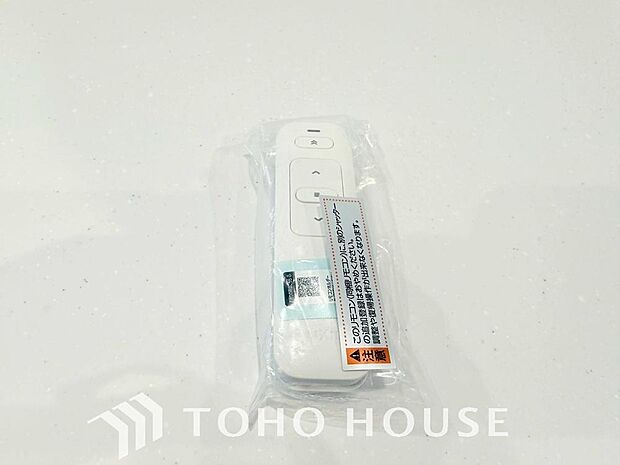 開閉時の音、膝や腰への負担、虫の入り込み、手が汚れる等々、一挙に解決する便利な電動シャッターを装備。