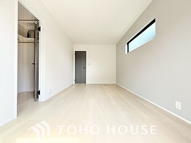 一日の疲れを癒やしてくれる主寝室。時を忘れて過ごす場所として過ごせるお部屋。