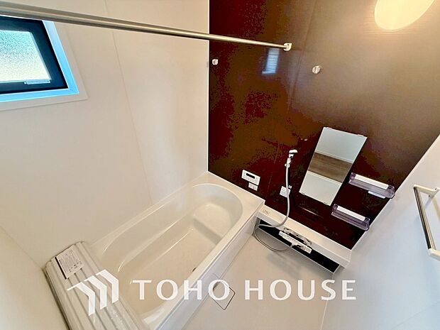 一日の疲れを癒すための心地よいバスタイムを演出する浴室はゆとりあるサイズを採用。