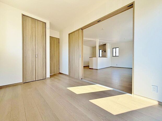 白を基調とした室内は、明るい住空間を造り出すだけでなく、清潔感をもたらしてくれます。
