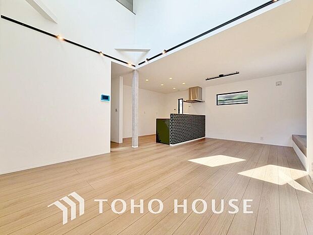 造りこんだ空間演出の妙が生み出す光と質のハーモニーはこの住宅のクオリティの良さを実感させてくれます。