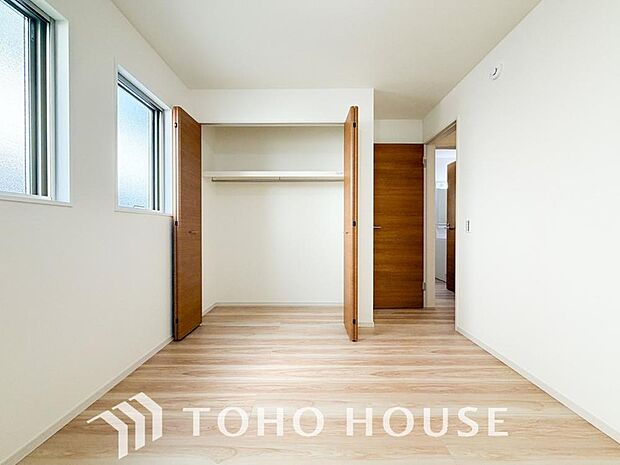 快適な光を取り入れ、心地よい風を取り入れます。心と体をゆったりと安らげる寝室。