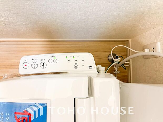 温水洗浄便座付。脱臭機能なども備え、快適な空間に。