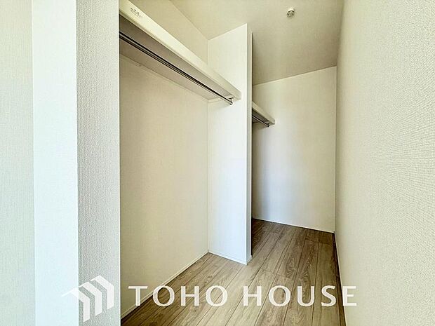 建物内部の収納には拘りました。共有部分に設けた収納。お荷物が多い方にも安心です。