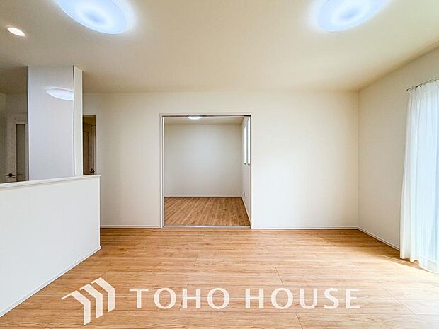 家族皆が集まる場所だからこそ、一番明るく使い勝手のいい空間に仕上げております。