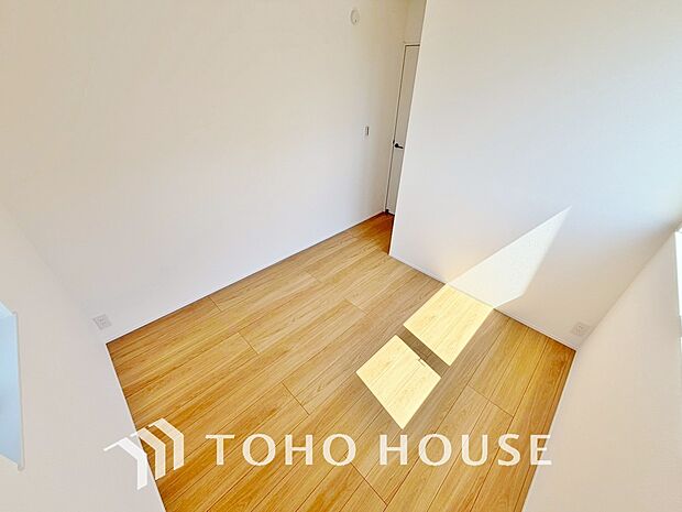 お子様の心と身体を見守る子供部屋として、小さな自立心を育むお部屋作りを見越してご覧下さい。