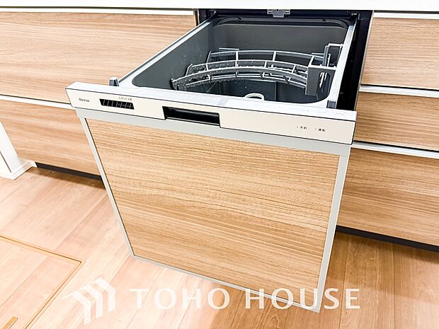 ビルトイン食洗機。高温のお湯や高圧水流を使うことにより汚れを効果的に落とすことができます。