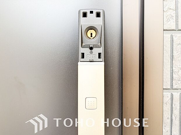 電子錠・カードキーシステム。合鍵を作りづらく、ピッキングが不可能なので、防犯対策に効果的です。