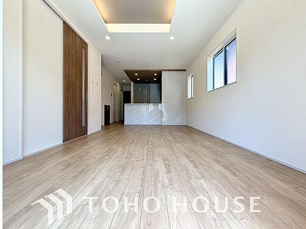 造りこんだ空間演出の妙が生み出す光と質のハーモニーはこの住宅のクオリティの良さを実感させてくれます。