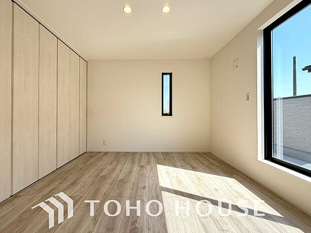 一日の疲れを癒やしてくれる主寝室。時を忘れて過ごす場所として過ごせるお部屋。