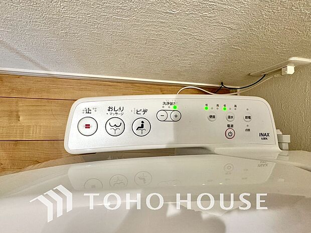 トイレには快適な温水洗浄便座付。