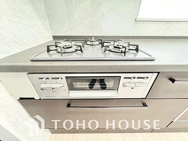 毎日料理をする、料理が好き、家族が多くて量を作る必要がある、等の方々にとっては必須の3口コンロ。