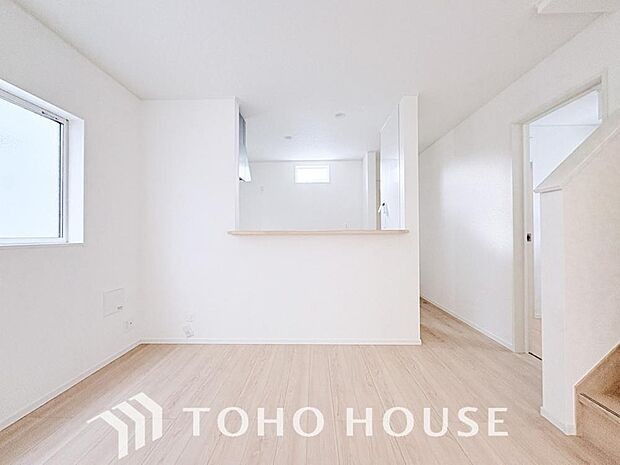 夫婦そろってキッチンに立っても調理がしやすく余裕の広さ。家事をしながら会話も弾みます。
