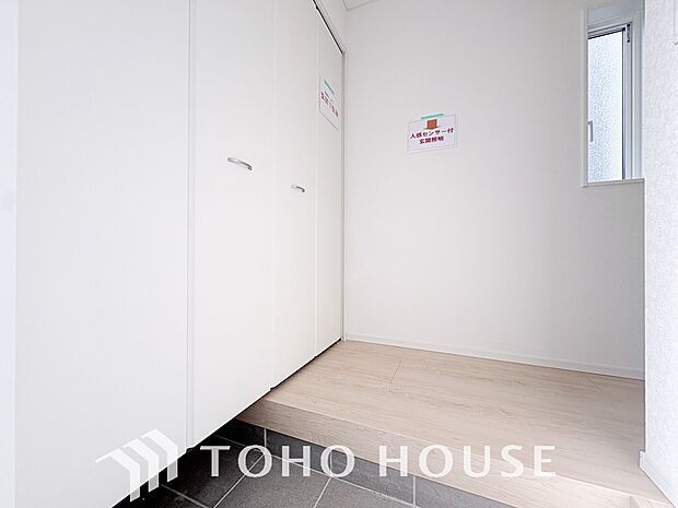 ダウンライトを使用しお洒落に演出。帰りたくなる家をテーマに設計。いつも「人」と「家」の間に・・・。