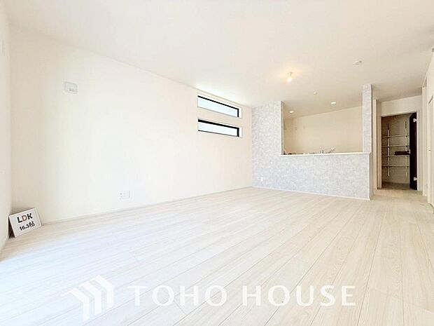 造りこんだ空間演出の妙が生み出す光と質のハーモニーはこの住宅のクオリティの良さを実感させてくれます。