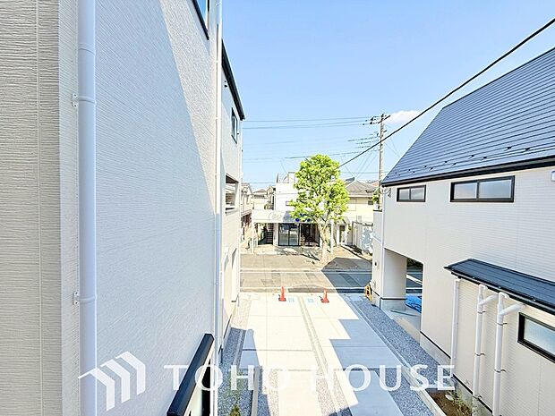 その豊かな眺望にふさわしい空間には、通風・採光にも優れ、心地よい光と風があふれています。