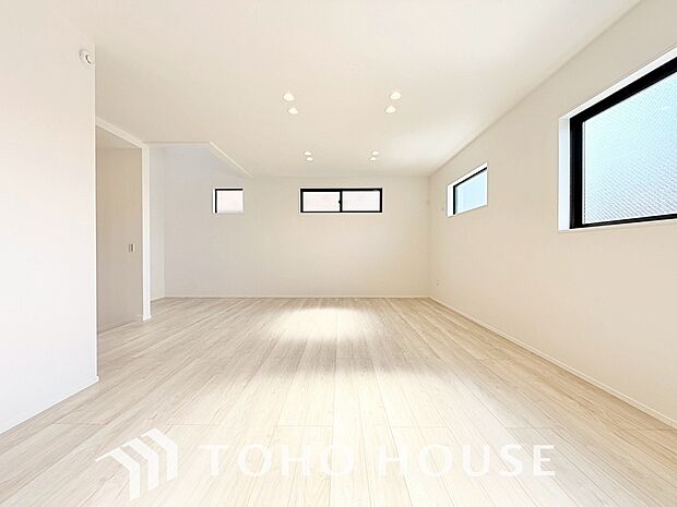 造りこんだ空間演出の妙が生み出す光と質のハーモニーはこの住宅のクオリティの良さを実感させてくれます。