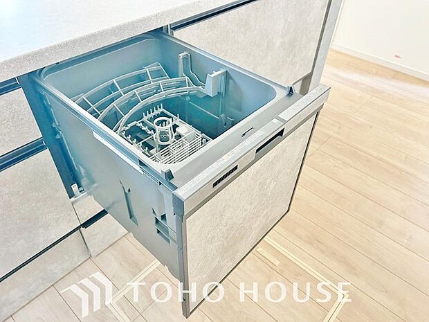 「ビルトインタイプ食器洗乾燥機」通常の手洗いでは使用出来ないほど高温のお湯や高圧水流を使うことにより汚れを効果的に落とすことができる。