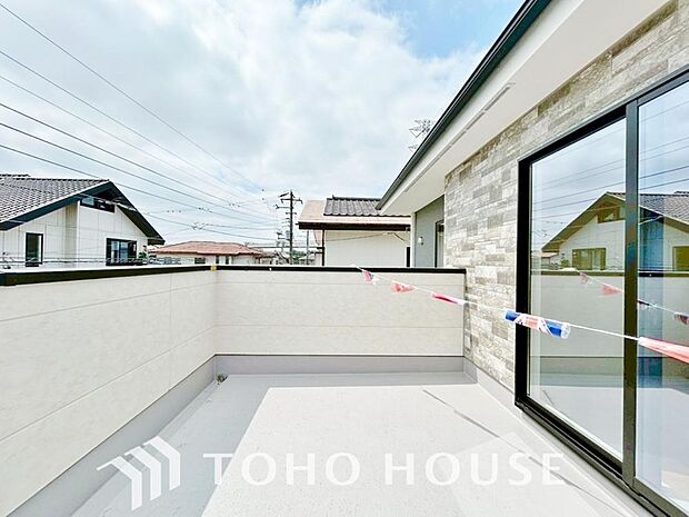 陽光に愛され、環境に恵まれ、家族に包まれた邸宅は、どんなに月日が経っても色褪せる事なく輝き続けます。
