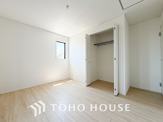 一日の疲れを癒やしてくれる主寝室。時を忘れて過ごす場所として過ごせるお部屋。