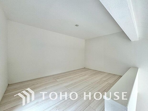 ロフト付きの居室は天井が高い分お部屋が広く感じられ、開放感があります。