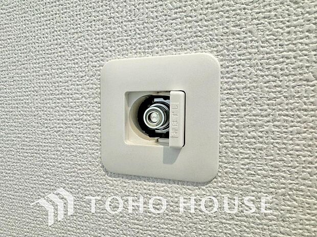 冬場にはジワジワと温もりが広がるガスストーブやガスファンヒーターをご利用頂ける様に、リビングにはガスコンセントを標準で設置されております。鍋用のコンロに繋げる使い方も、冬場は重宝します。