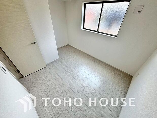 一日の疲れを癒やしてくれる主寝室。時を忘れて過ごす場所として過ごせるお部屋。