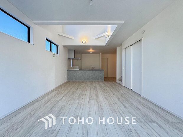 造りこんだ空間演出の妙が生み出す光と質のハーモニーはこの住宅のクオリティの良さを実感させてくれます。