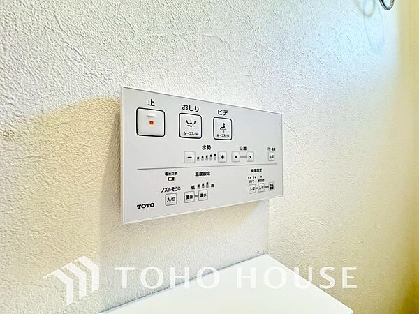 トイレには快適な温水洗浄便座付