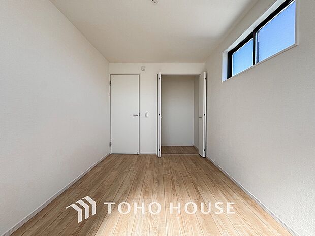 お子様の心と身体を見守る子供部屋として、小さな自立心を育むお部屋作りを見越してご覧下さい。