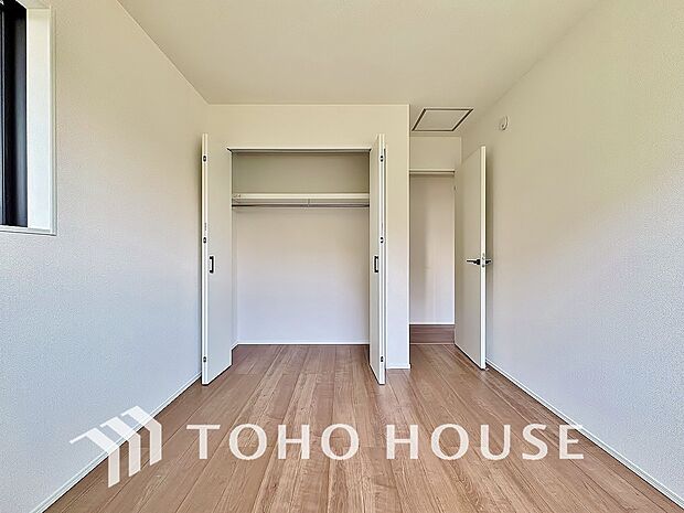 お子様の心と身体を見守る子供部屋として、小さな自立心を育むお部屋作りを見越してご覧下さい。