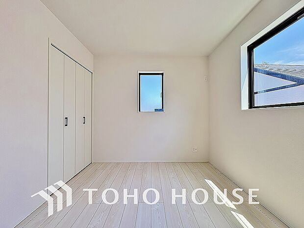 お子様の心と身体を見守る子供部屋として、小さな自立心を育むお部屋作りを見越してご覧下さい。
